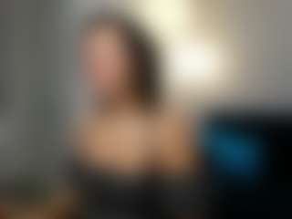 KiraSteel MILF webcam performer live streaming