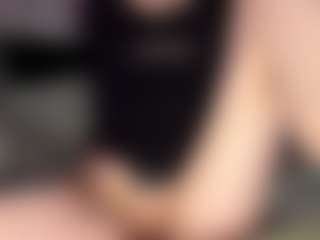 Live cam show with queen-pinky - Cock Rating on sexylive.show