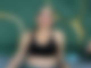 Live cam show with RoxanneBloom - Double Penetration on CamSextacy