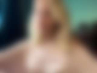 Live cam show with Eve - New Big Tits on livesuperchat.net