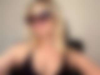 Live cam show with Eve - Ass Bouncing on madthumbs