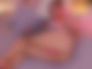Live cam show with Daraa strom - Curvy MILF on StripNow