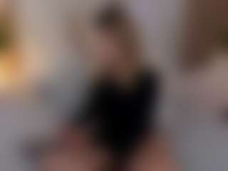 Live cam show with Daraa strom - Curvy MILF on Camsoda