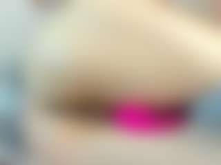 Live cam show with EllieRough - Strip on Chatstar