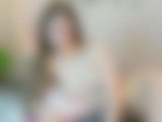 Live cam show with EllieRough - Young Adult on Mixed Magazine Live