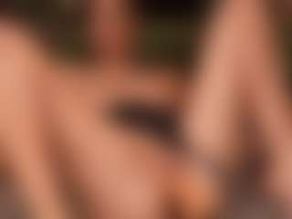 Live cam show with SofiaaWaves - Ass Bouncing on Soda Cam