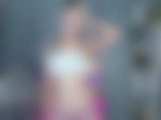 Live cam show with Amellia-Soon - Spanks on livesuperchat.net
