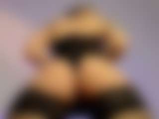 Emiora's Live Sex Cam Show
