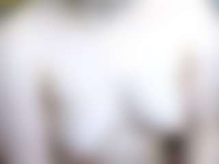 Live cam show with JuliaLooove - Petite MILF on AdultVida.com