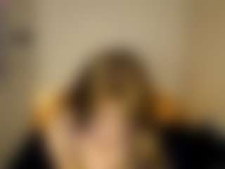 Live cam show with Emily - Public Brown Hair on fuck-show.com
