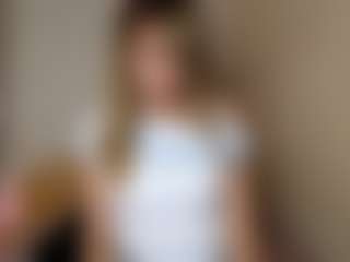 Live cam show with Emily - Public on Milf Play