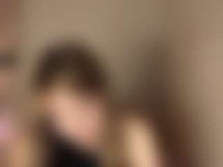 Live cam show with Emily - Skinny on SxyPornLive