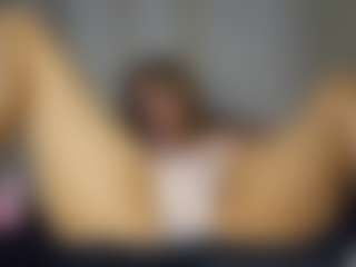 Live cam show with Emily - Teen (18+) on Camsoda