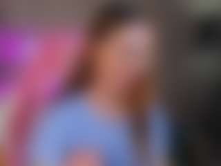 Live cam show with Lucy - Skinny on milfzrlive.com