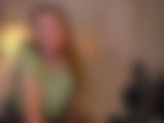 Live cam show with Lucy - Moaning on liverealitysex.com