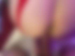 Live cam show with Lucymuur - Bedroom on Camsoda