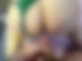Live cam show with Lucymuur - Athletic Middle Aged on Camming Site