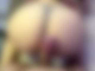 Live cam show with Lucymuur - Striptease on Camsoda