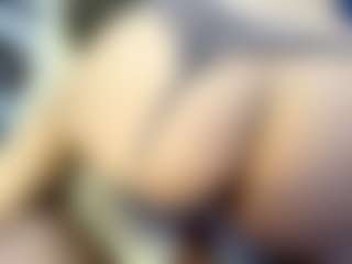 Live cam show with Lucymuur - Bedroom on CamClone