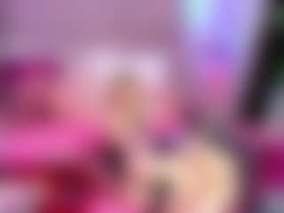 Live cam show with RoxyeSinner - Mature on AdultVida.com