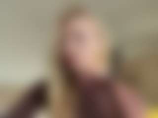 Live cam show with WildaBoswink - Blonde Hair Amateur on Dolls Live