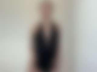 Live cam show with Dina - Blue Eyes on Camming Site