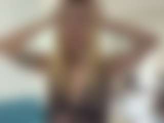 Live cam show with Dina - Genital Piercings on Livezox