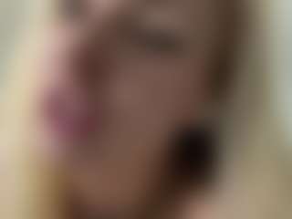 Live cam show with Dina - Blue Eyes on sexytreat.net