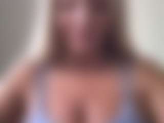 chloekiss MILF webcam performer live streaming