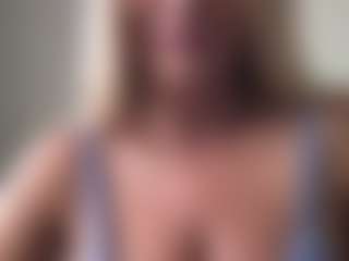 chloekiss MILF webcam performer live streaming