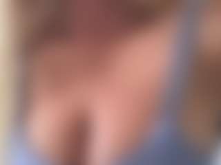 chloekiss MILF webcam performer live streaming