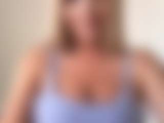 chloekiss MILF webcam performer live streaming