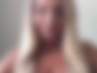 chloekiss MILF webcam performer live streaming