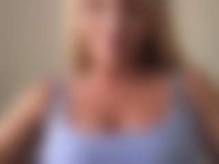 chloekiss MILF webcam performer live streaming