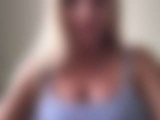 Live cam show with chloekiss - Body on Milfs Live
