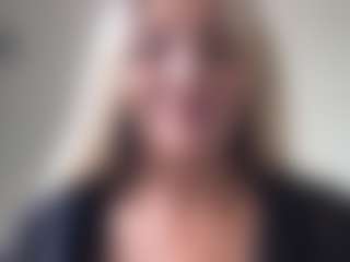 Live cam show with chloekiss - Middle Aged on SpunkLive