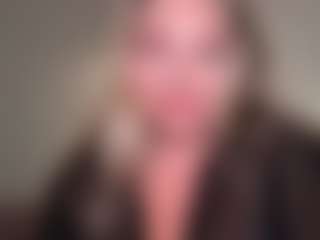 Live cam show with chloekiss - Camel Toe on AdultVida.com