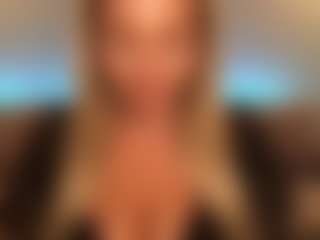 Live cam show with chloekiss - Blue Eyes on chickslive.net