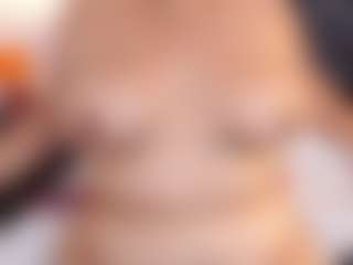 Live cam show with CurvyTemptation - New Shaved Pussy on Livezox
