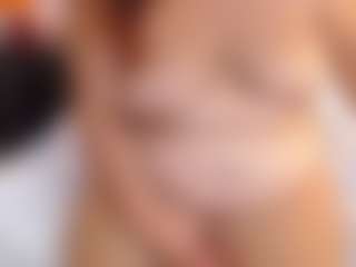 Live cam show with CurvyTemptation - Fingers on Camsoda
