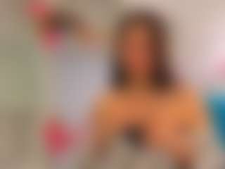 Live cam show with RefugioSlomba - College on Mixed Magazine Live