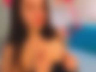 Live cam show with RefugioSlomba - Brown Hair on SpunkLive