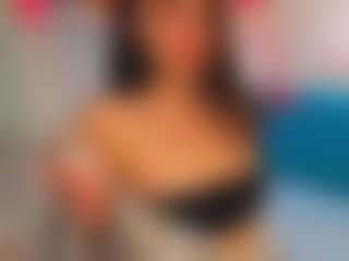 Live cam show with RefugioSlomba - Ass Bouncing on Camsoda