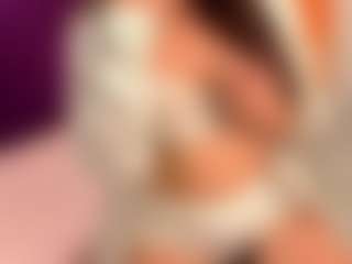 Live cam show with RefugioSlomba - Blue Eyes on Streamer API