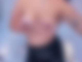 Live cam show with avaa-grace - Camel Toe on AdultVida.com