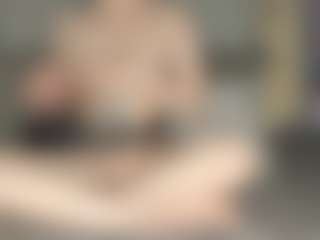 Live cam show with joannaLu - Butt Plug on TeamSkeetLive