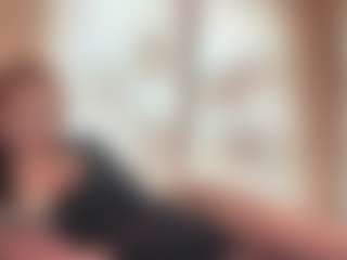 LuciWoolhouse MILF webcam performer live streaming