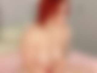 Live cam show with Red-RoxyFoxy - Average on sexytreat.net