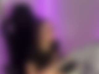 Live cam show with CtrlMeBaby - Skinny on Stripli.com