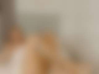 Live cam show with GoddesLyon - Thick on Milfs Live